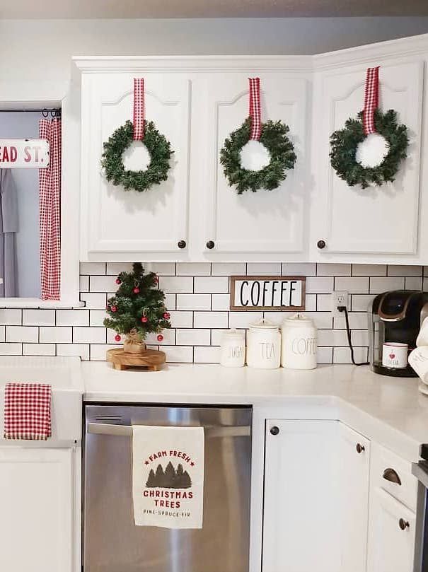 4) Kitchen Cabinet Doors Décor Christmas