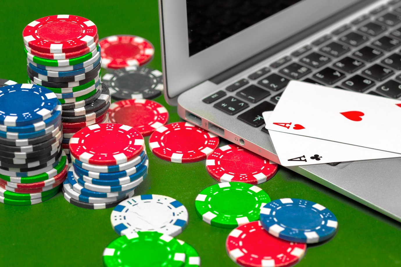 What Are The Dangers of Playing at Illegitimate Online Casinos?