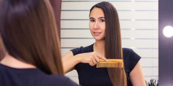 How can you benefit from a wooden comb if you have dull hair
