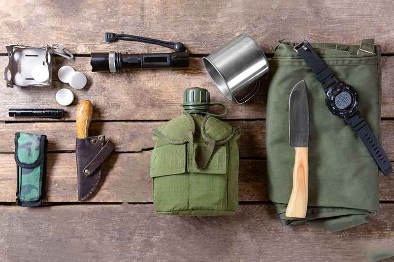 "Survival Kit Essentials: What You Need to Stay Safe in the Great Outdoors"